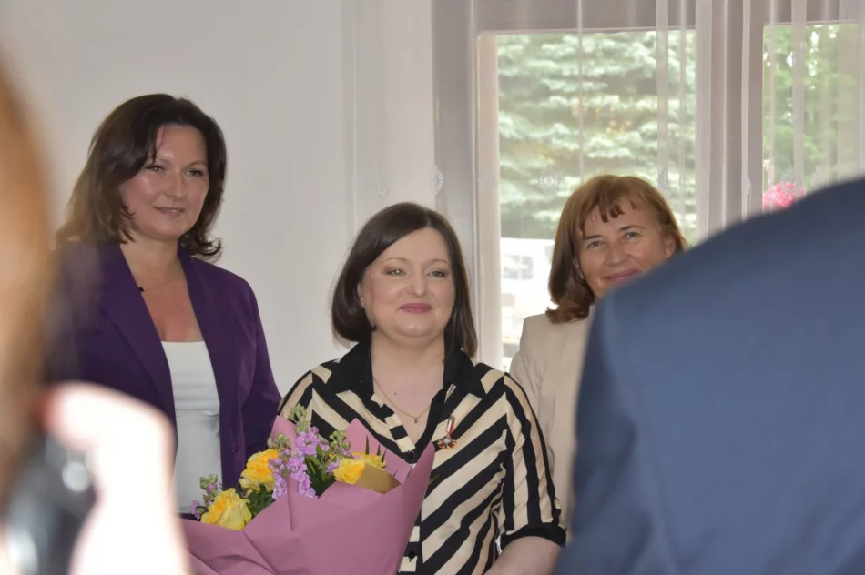 Powiatowa Konferencja Bibliotekarzy – odznaka honorowa „Zasłużony dla Kultury Polskiej” dla Dyrektor MBP - zdjęcie 2