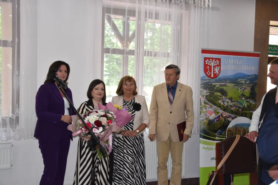 Powiatowa Konferencja Bibliotekarzy – odznaka honorowa „Zasłużony dla Kultury Polskiej” dla Dyrektor MBP - zdjęcie 3