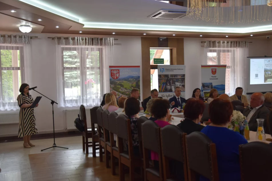 Powiatowa Konferencja Bibliotekarzy – odznaka honorowa „Zasłużony dla Kultury Polskiej” dla Dyrektor MBP - zdjęcie 9