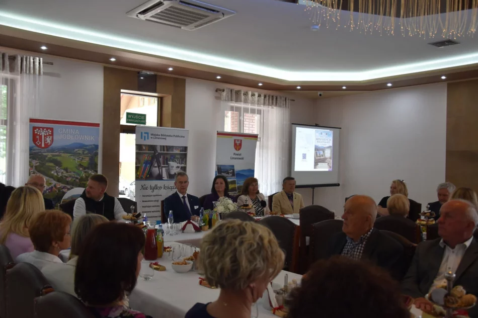 Powiatowa Konferencja Bibliotekarzy – odznaka honorowa „Zasłużony dla Kultury Polskiej” dla Dyrektor MBP - zdjęcie 12