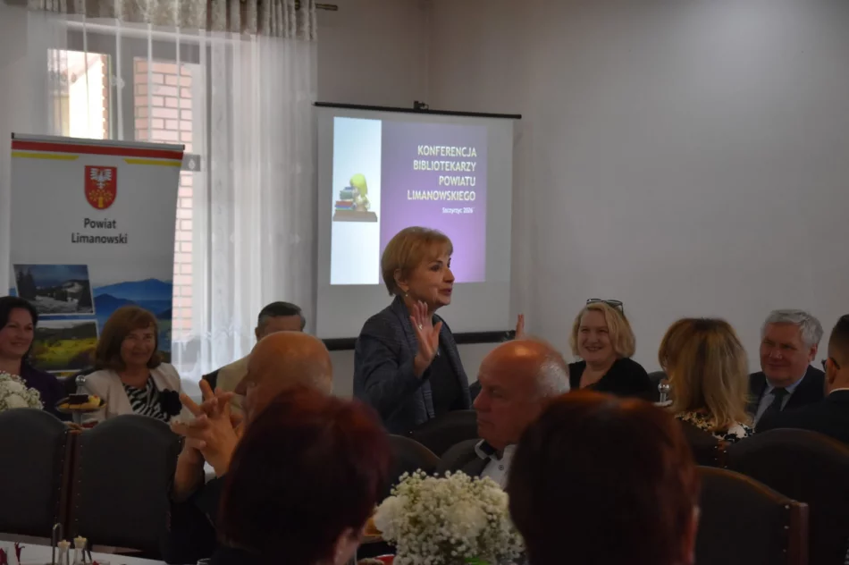 Powiatowa Konferencja Bibliotekarzy – odznaka honorowa „Zasłużony dla Kultury Polskiej” dla Dyrektor MBP - zdjęcie 16