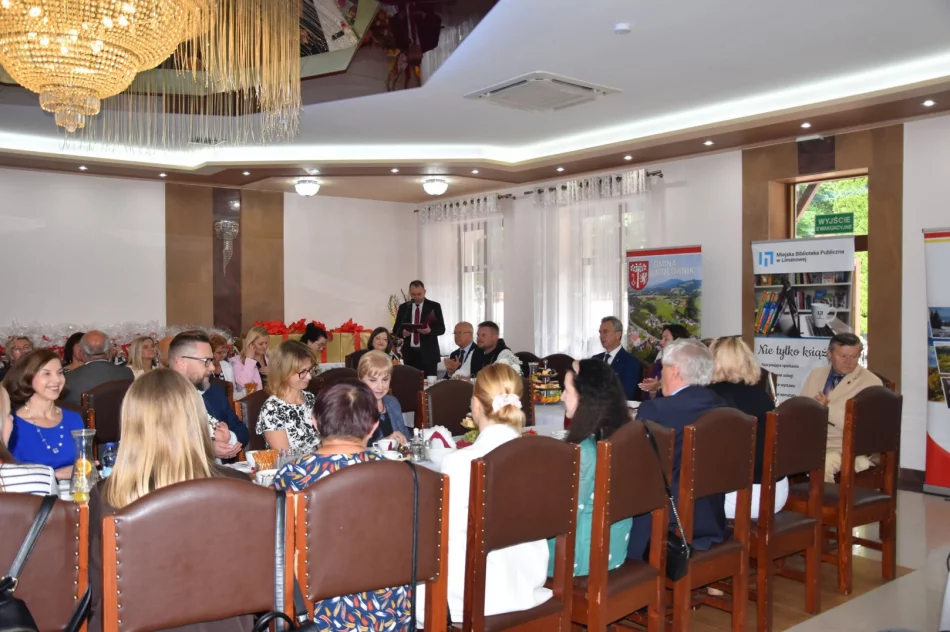 Powiatowa Konferencja Bibliotekarzy – odznaka honorowa „Zasłużony dla Kultury Polskiej” dla Dyrektor MBP - zdjęcie 18