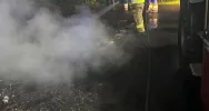Wracają nocne “ogniska” w pobliżu osiedla. Strażacy znów gasili odpady i elektrośmieci - zdjęcie 5