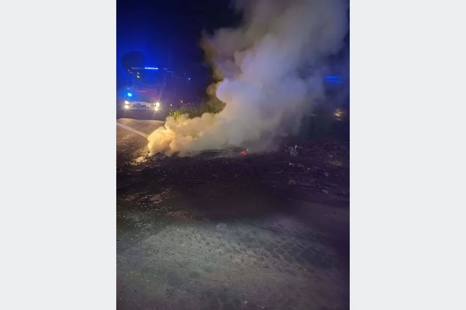 Wracają nocne “ogniska” w pobliżu osiedla. Strażacy znów gasili odpady i elektrośmieci - zdjęcie 7