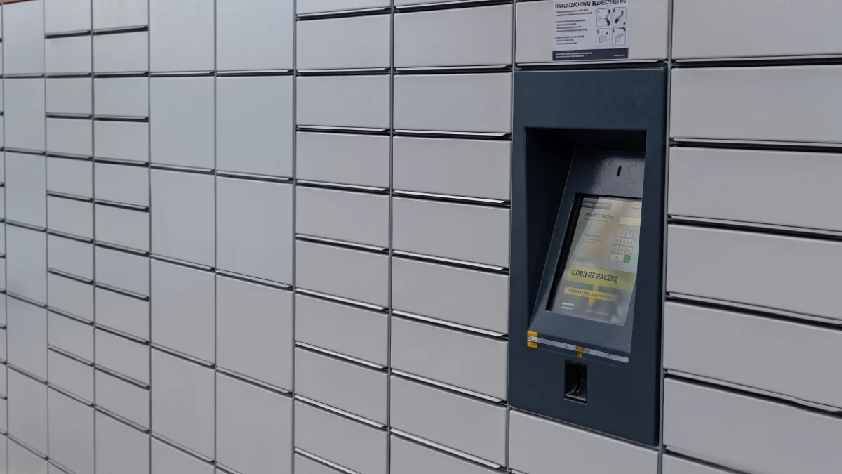  Włamał się do 20 skrytek w paczkomacie. Został aresztowany na 3 miesiące