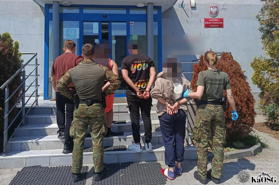 13 cudzoziemców z fałszywymi zezwoleniami na pracę - zdjęcie 2