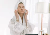 Jak uzyskać efekt glass skin w domu – krok po kroku - zdjęcie główne