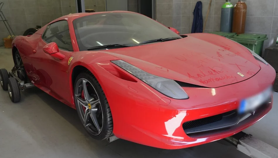 Zatrzymano jednego z głównych liderów mafii wnuczkowej. Zabezpieczono Ferrari warte ponad 1 mln zł - zdjęcie 1