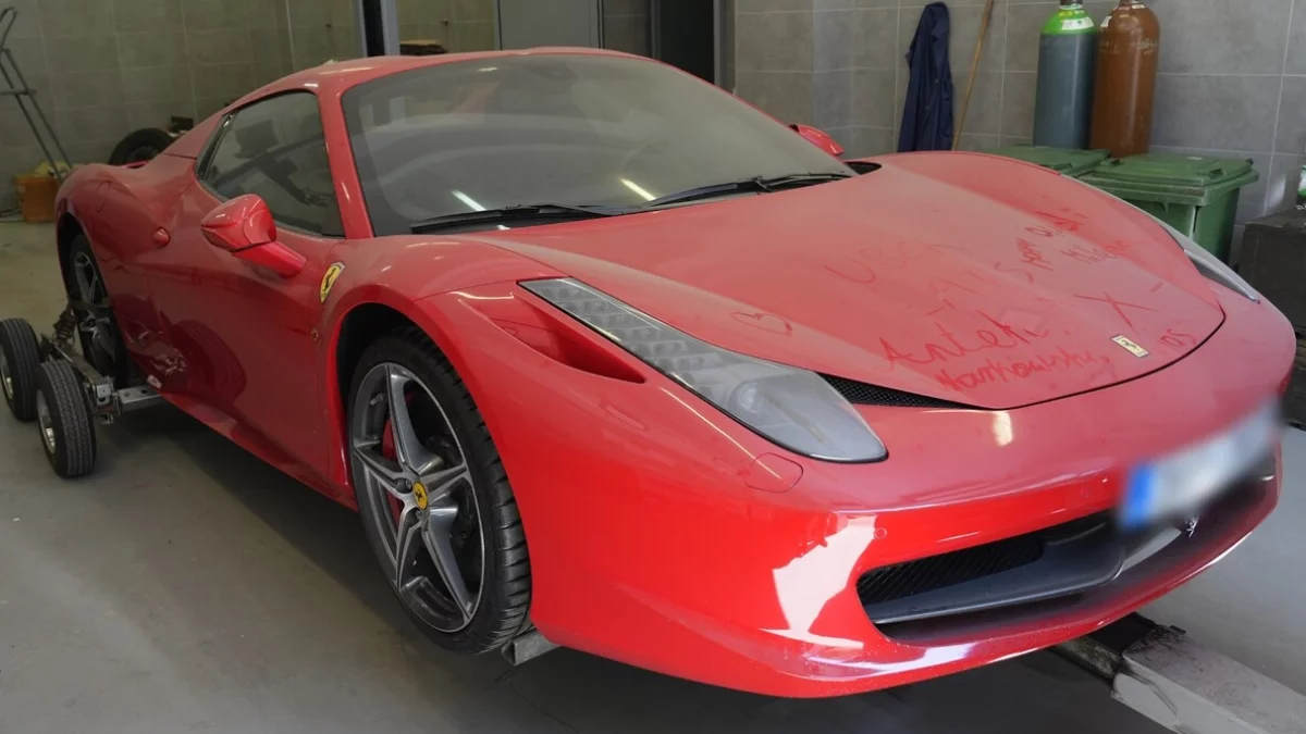 Zabezpieczony przez policję luksusowy samochód marki Ferrari