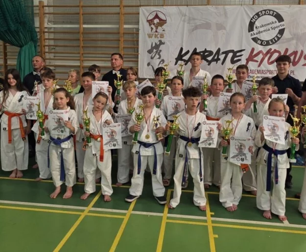 34 medale, Mistrz Europy i sukcesy na arenie krajowej oraz międzynarodowej zawodników Limanowskiego Klubu Kyokushin Karate - Zdjęcie główne