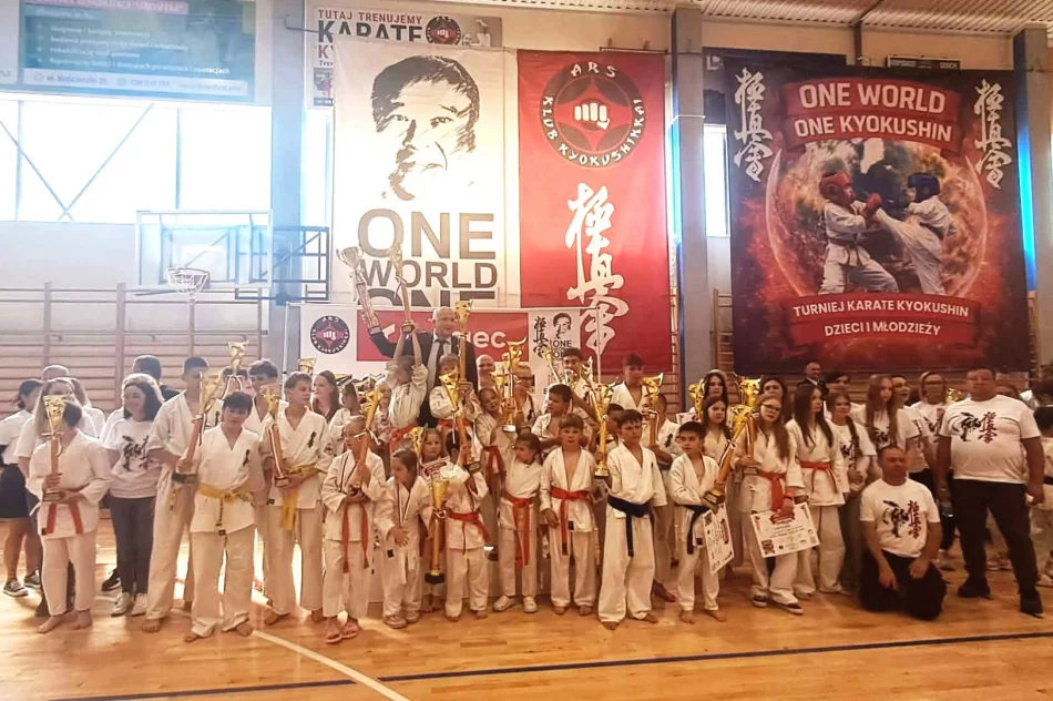 Ponad 200 karateków z czterech krajów - triumf gospodarzy - zdjęcie 4