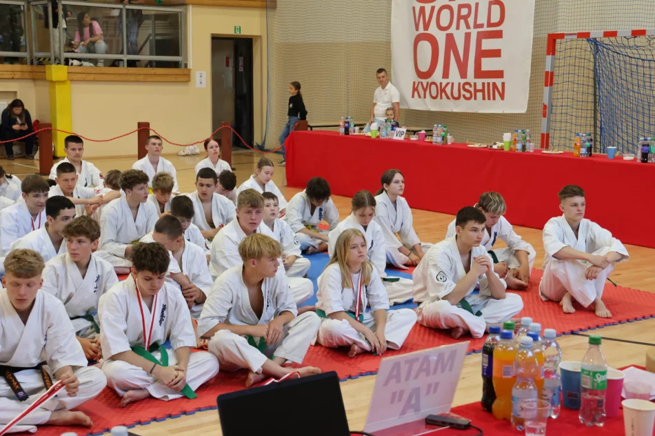 Ponad 200 karateków z czterech krajów - triumf gospodarzy - zdjęcie 6
