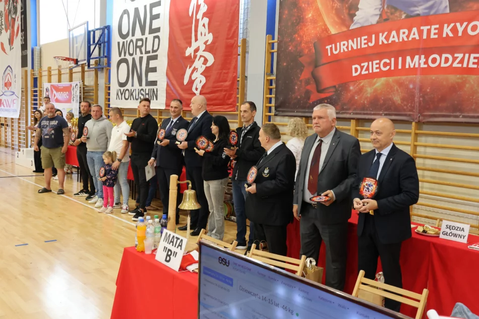 Ponad 200 karateków z czterech krajów - triumf gospodarzy - zdjęcie 10