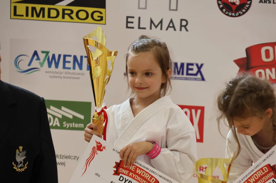 Ponad 200 karateków z czterech krajów - triumf gospodarzy - zdjęcie 11