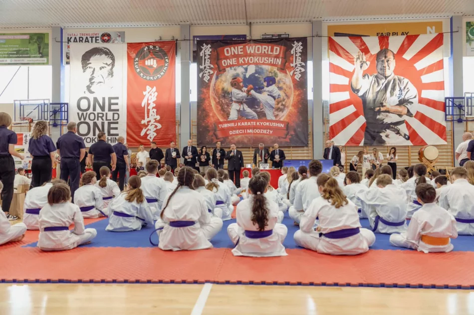 Ponad 200 karateków z czterech krajów - triumf gospodarzy - zdjęcie 13