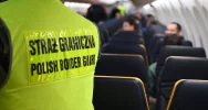 Szturm na samolot i akcja w terminalu. Nocne ćwiczenia służb na lotnisku (ZDJĘCIA) - zdjęcie 4