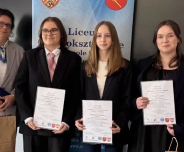 Uczennice Szkoły Podstawowej Nr 2 w Finale VIII Konkursu Wiedzy Prawnej - Zdjęcie główne