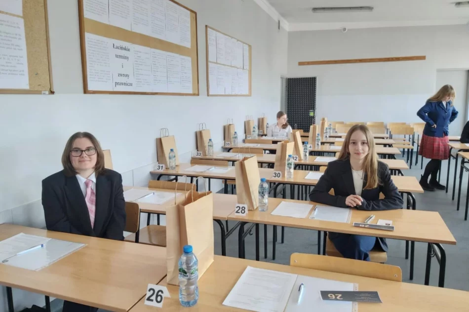 Uczennice Szkoły Podstawowej Nr 2 w Finale VIII Konkursu Wiedzy Prawnej - zdjęcie 5