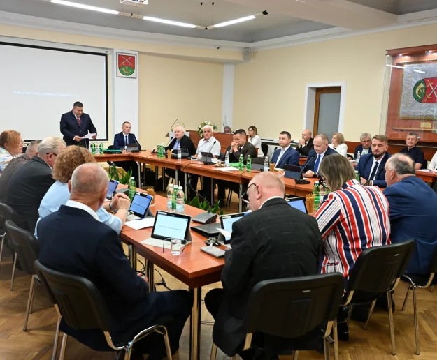 JEDNOGŁOŚNE ABSOLUTORIUM ZA 2025 ROK DLA WÓJTA GMINY LIMANOWA - Zdjęcie główne
