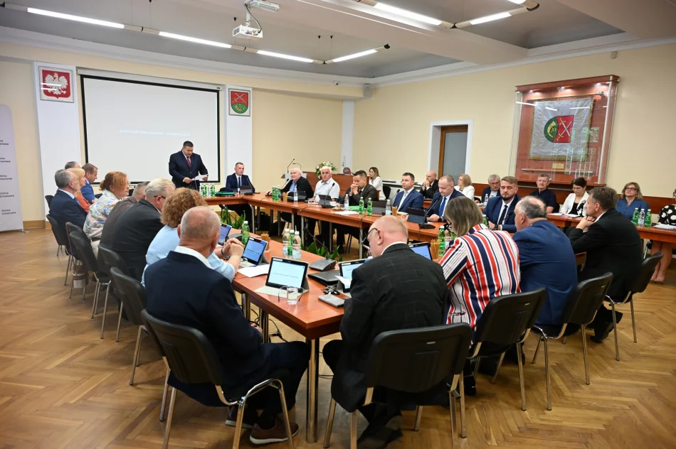 JEDNOGŁOŚNE ABSOLUTORIUM ZA 2025 ROK DLA WÓJTA GMINY LIMANOWA - zdjęcie 3
