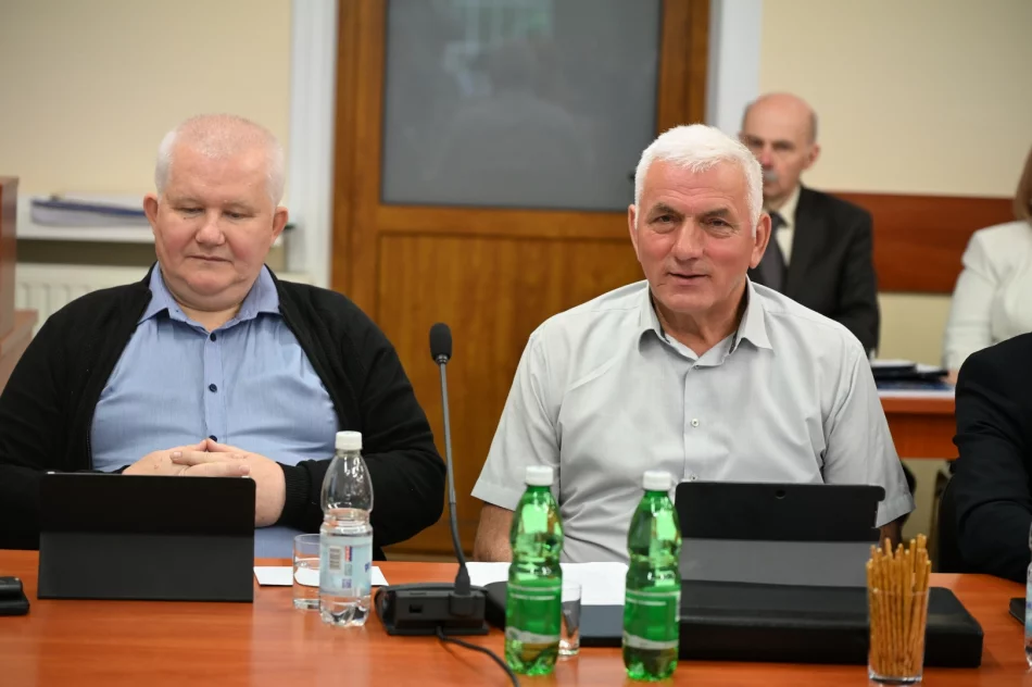 JEDNOGŁOŚNE ABSOLUTORIUM ZA 2025 ROK DLA WÓJTA GMINY LIMANOWA - zdjęcie 6