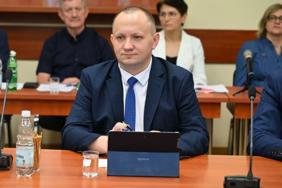 JEDNOGŁOŚNE ABSOLUTORIUM ZA 2025 ROK DLA WÓJTA GMINY LIMANOWA - zdjęcie 9