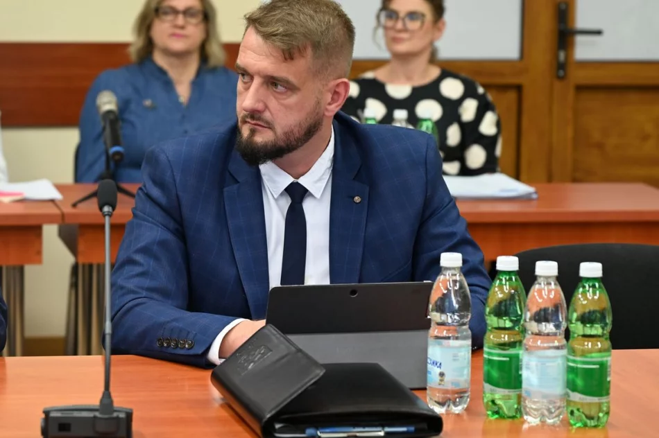 JEDNOGŁOŚNE ABSOLUTORIUM ZA 2025 ROK DLA WÓJTA GMINY LIMANOWA - zdjęcie 10