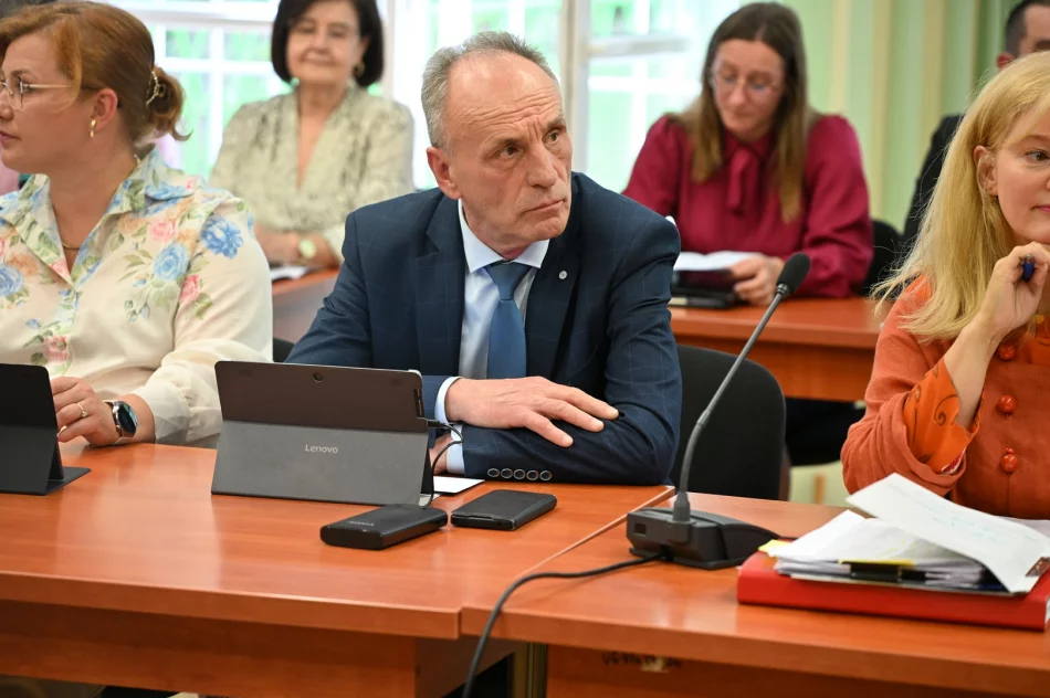 JEDNOGŁOŚNE ABSOLUTORIUM ZA 2025 ROK DLA WÓJTA GMINY LIMANOWA - zdjęcie 14