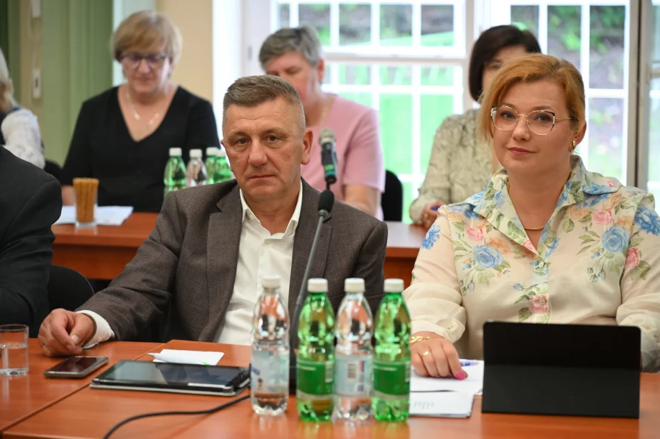 JEDNOGŁOŚNE ABSOLUTORIUM ZA 2025 ROK DLA WÓJTA GMINY LIMANOWA - zdjęcie 15