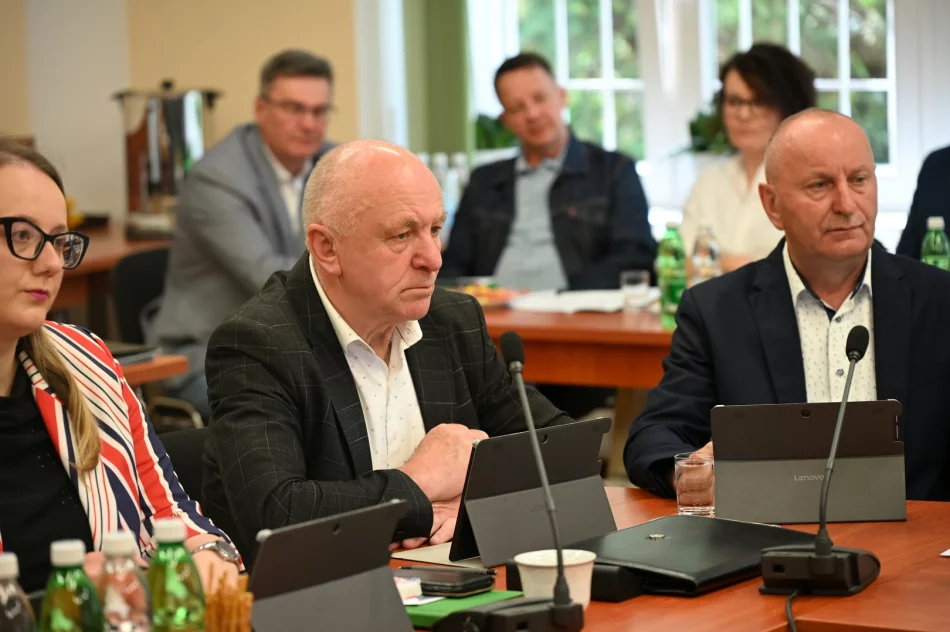 JEDNOGŁOŚNE ABSOLUTORIUM ZA 2025 ROK DLA WÓJTA GMINY LIMANOWA - zdjęcie 20