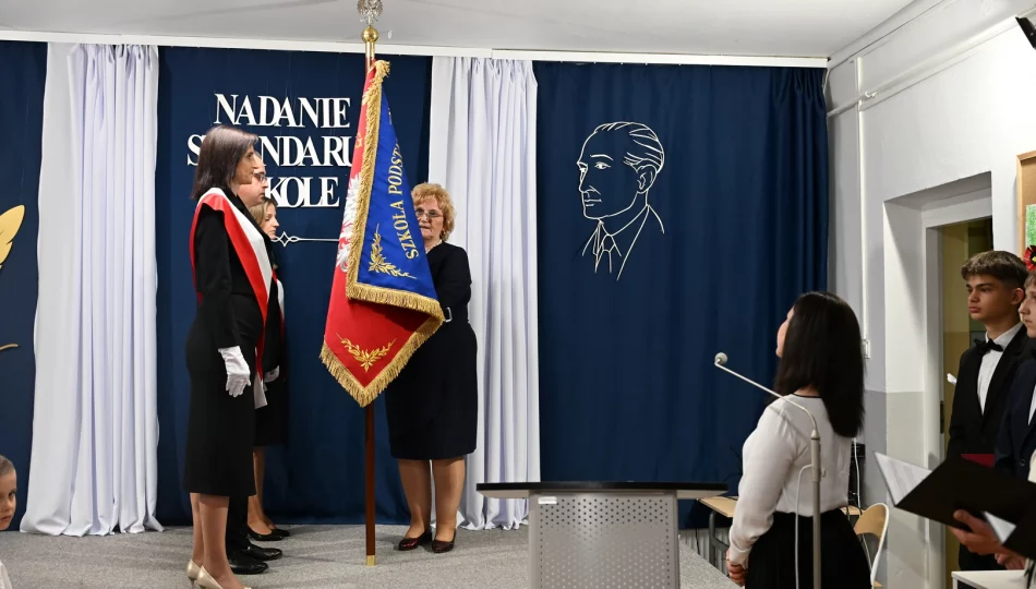 Uroczystość nadania Sztandaru Szkole Podstawowej im. Juliana Tuwima w Kaninie - zdjęcie 1