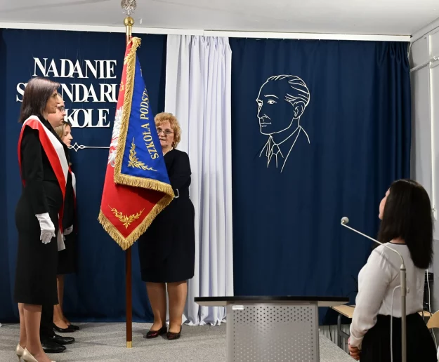 Uroczystość nadania Sztandaru Szkole Podstawowej im. Juliana Tuwima w Kaninie - Zdjęcie główne