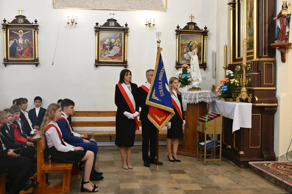 Uroczystość nadania Sztandaru Szkole Podstawowej im. Juliana Tuwima w Kaninie - zdjęcie 5