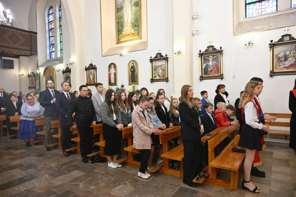 Uroczystość nadania Sztandaru Szkole Podstawowej im. Juliana Tuwima w Kaninie - zdjęcie 13