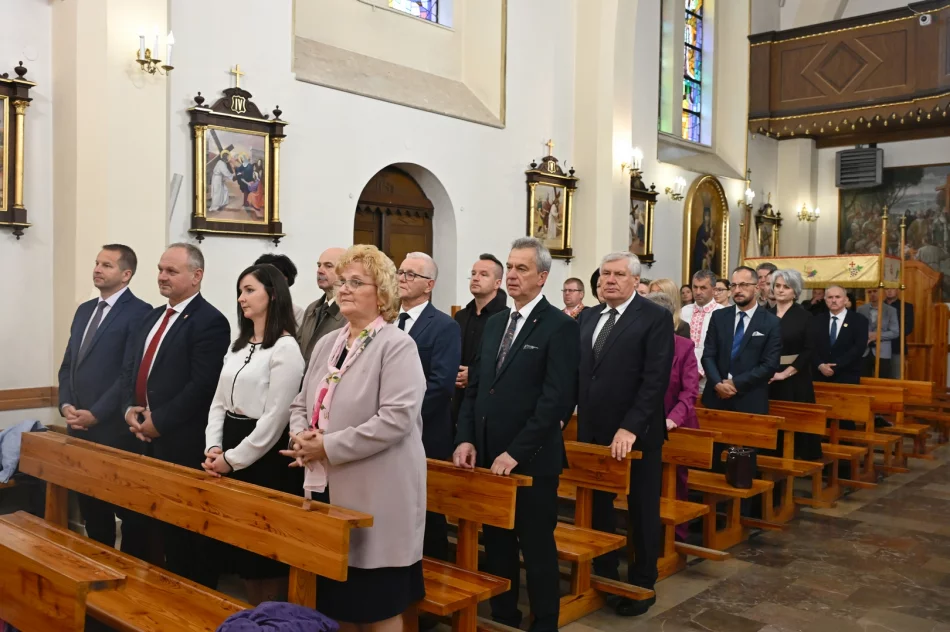 Uroczystość nadania Sztandaru Szkole Podstawowej im. Juliana Tuwima w Kaninie - zdjęcie 14