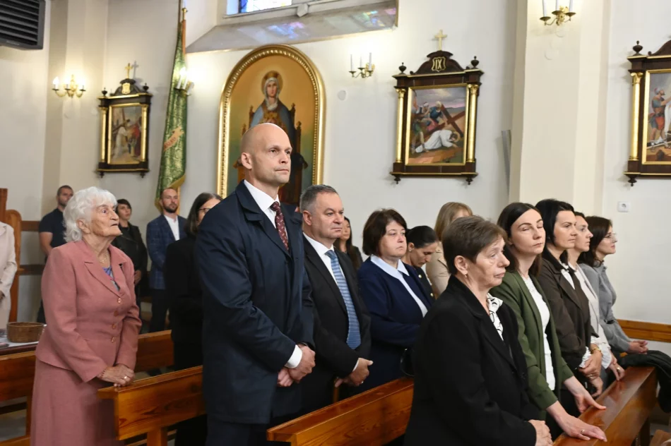 Uroczystość nadania Sztandaru Szkole Podstawowej im. Juliana Tuwima w Kaninie - zdjęcie 15