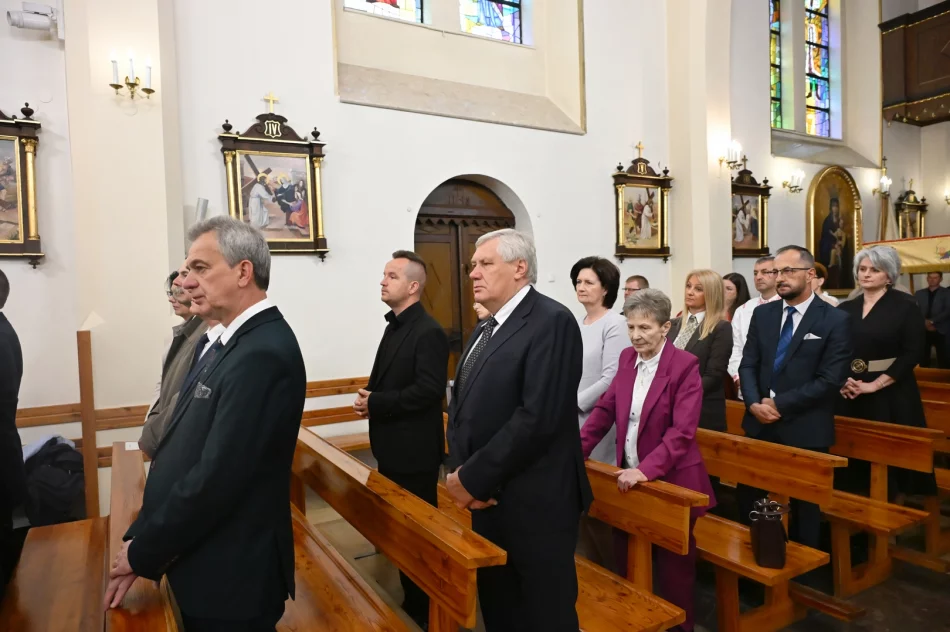 Uroczystość nadania Sztandaru Szkole Podstawowej im. Juliana Tuwima w Kaninie - zdjęcie 17