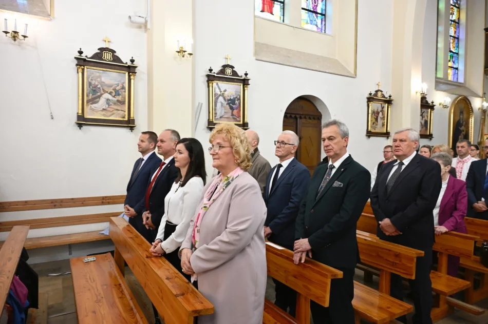 Uroczystość nadania Sztandaru Szkole Podstawowej im. Juliana Tuwima w Kaninie - zdjęcie 18