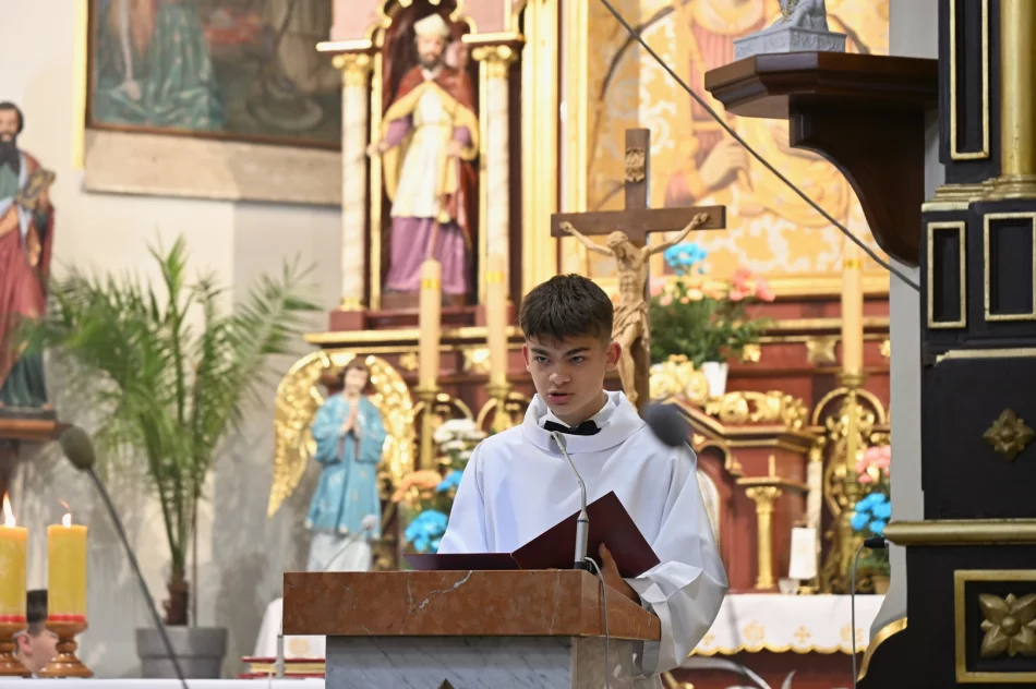 Uroczystość nadania Sztandaru Szkole Podstawowej im. Juliana Tuwima w Kaninie - zdjęcie 19
